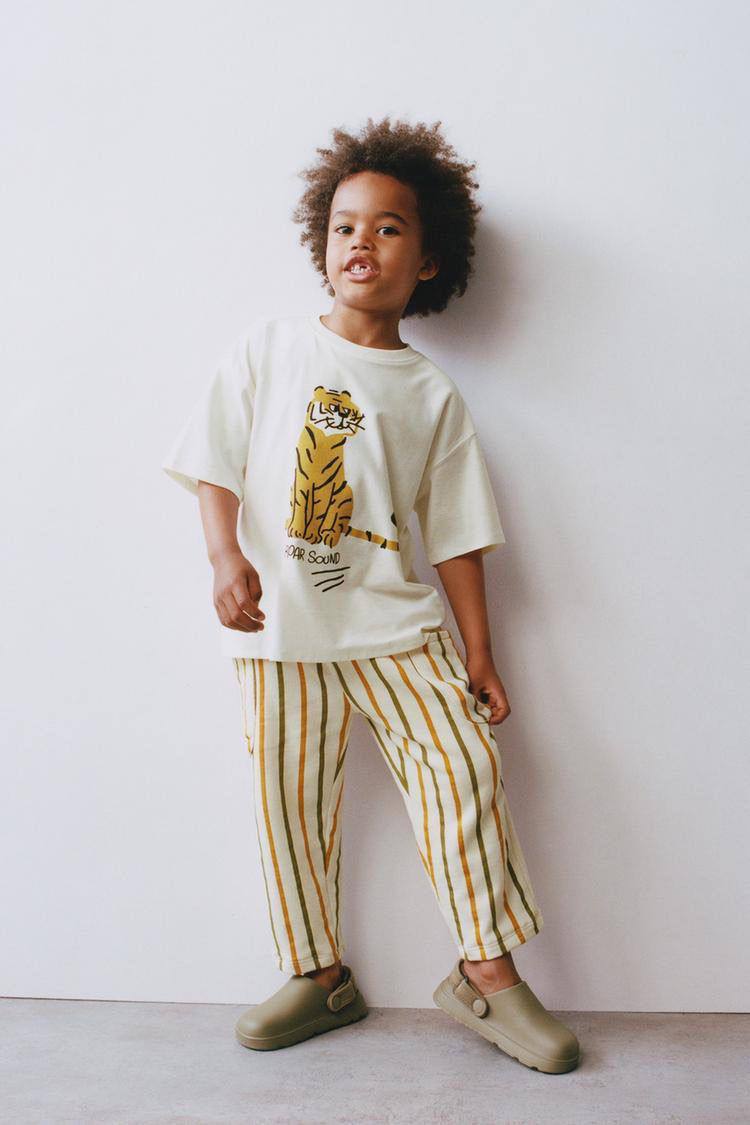 Completo t-shirt tigre e pantaloni leggeri a righe