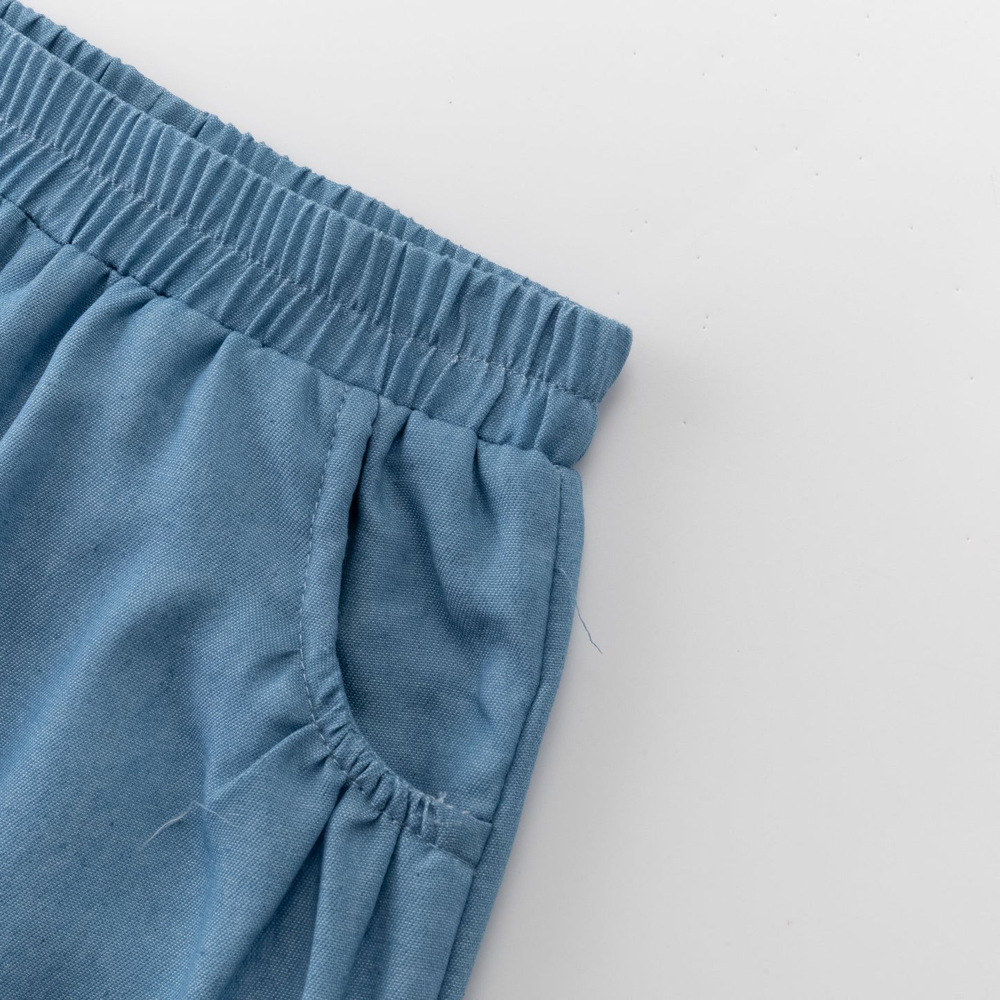 Shorts blu con tasche | NEWNESS