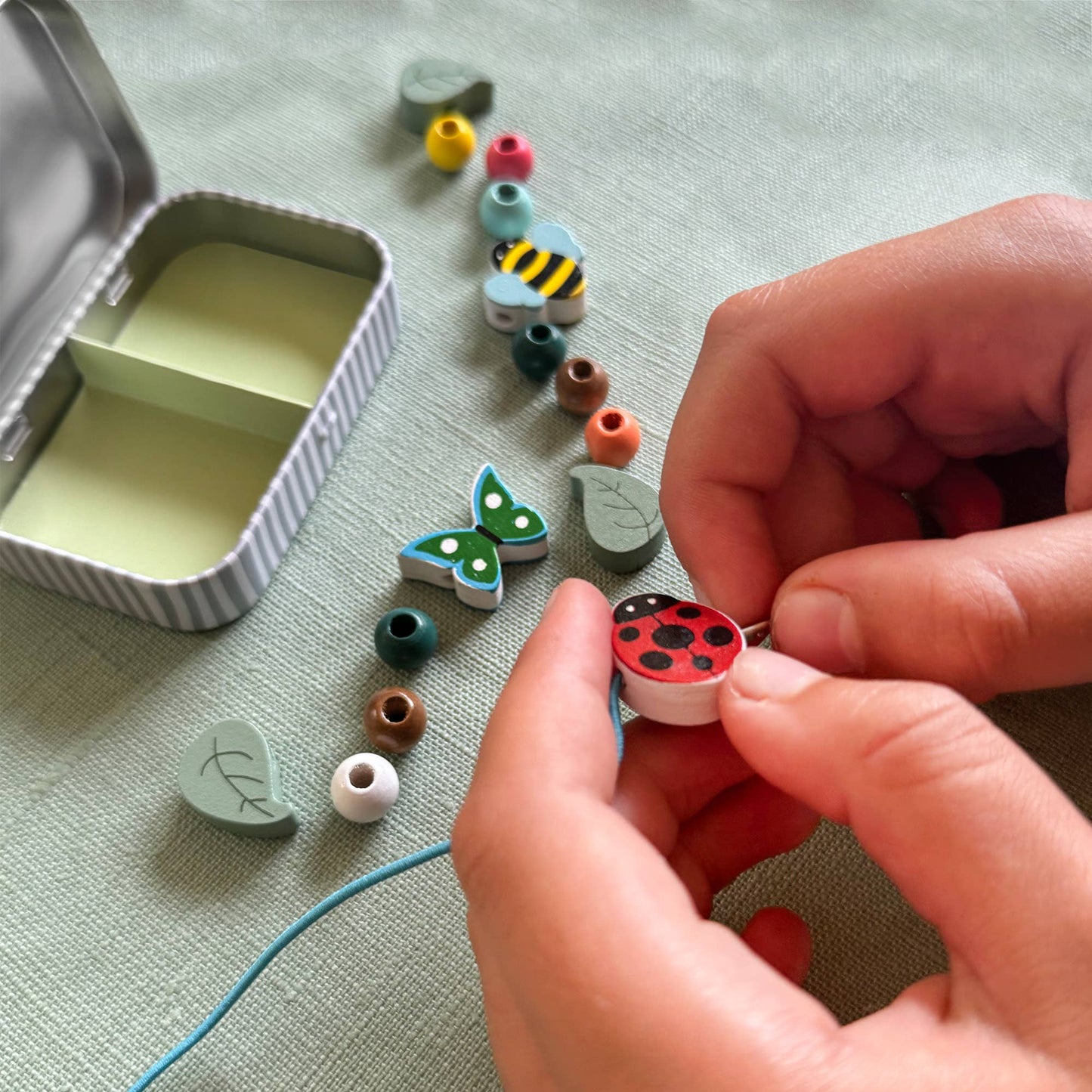 Mini kit creativo braccialetto in legno Minibeast- Cotton Twist