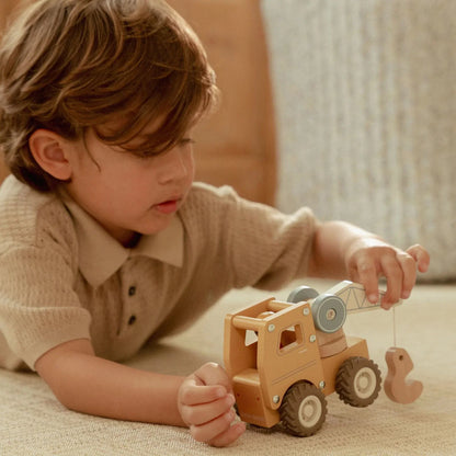 Camion Gru in legno con personaggio | Little Dutch