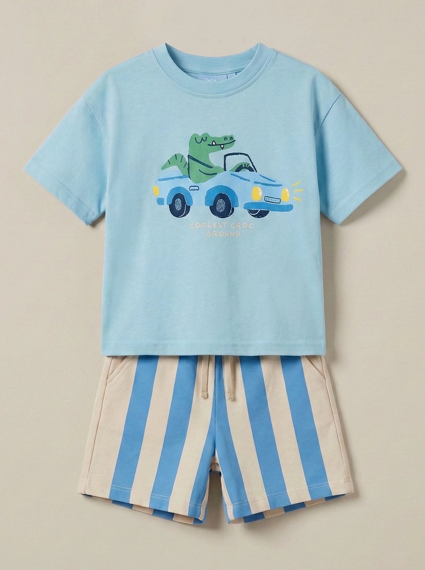 Completo t-shirt coccodrillo e shorts righe