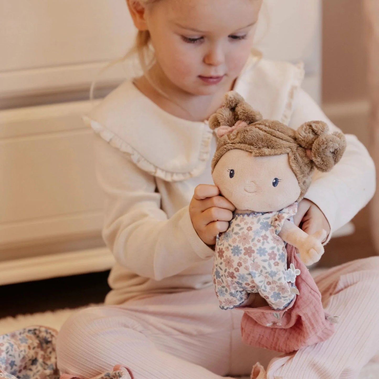 Set bambola morbida Rosa con accessori | Little Dutch