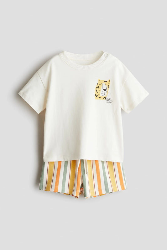 Completo t-shirt bianca con stampa tigre e shorts a righe