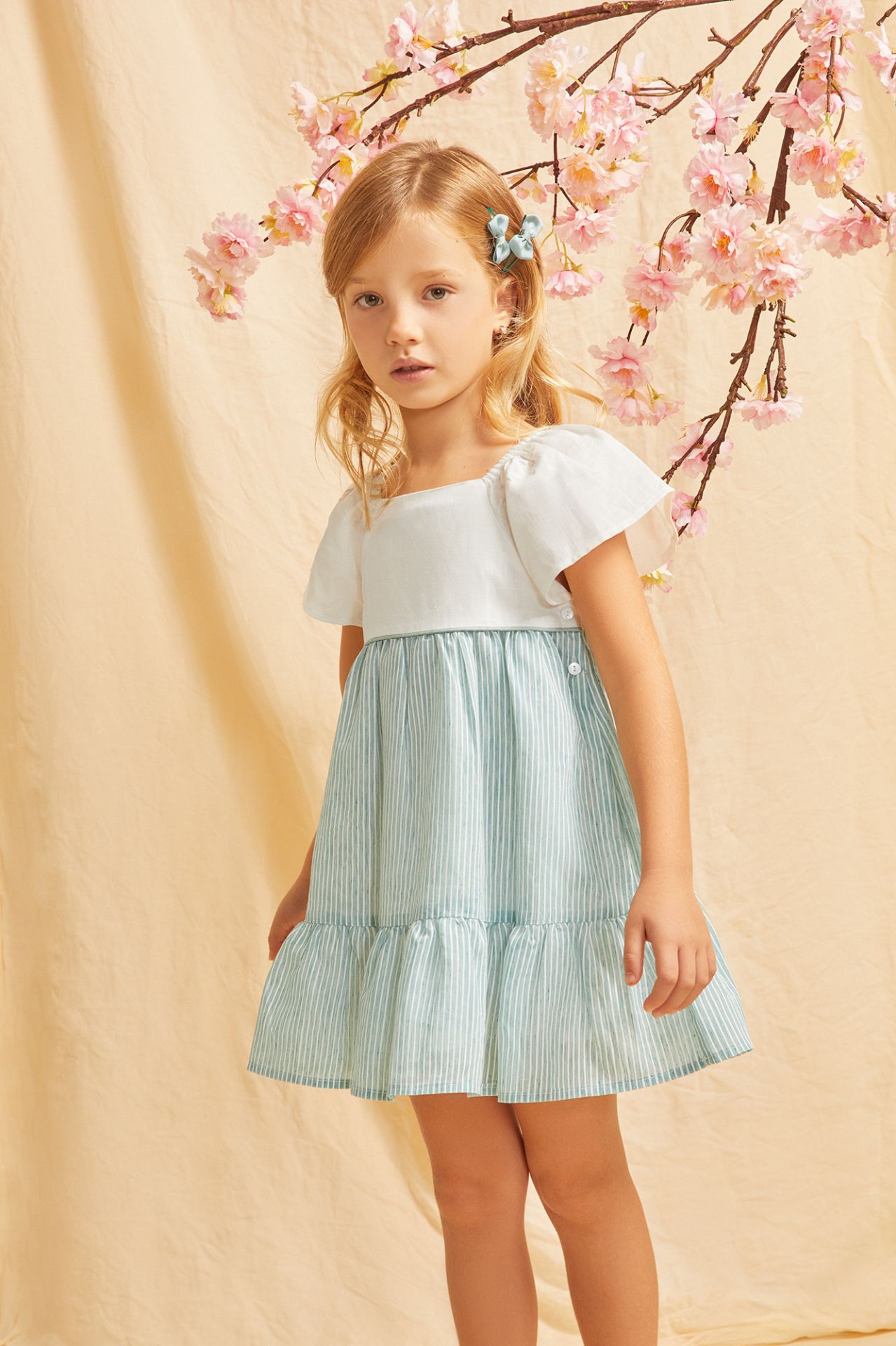 Vestito verde chiaro con fiocco I NEWNESS