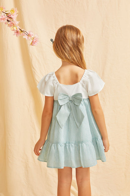Vestito verde chiaro con fiocco I NEWNESS