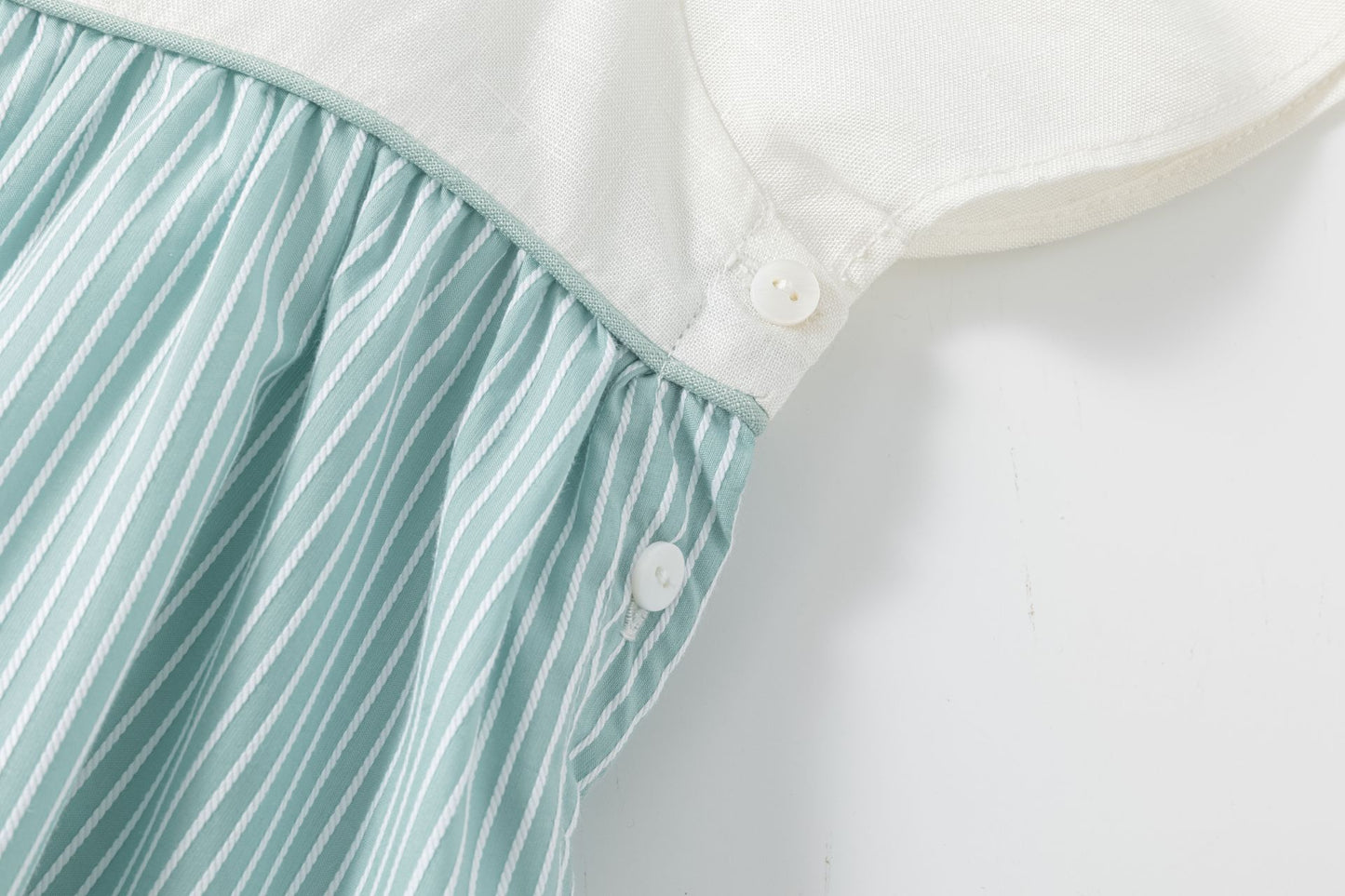Vestito verde chiaro con fiocco I NEWNESS