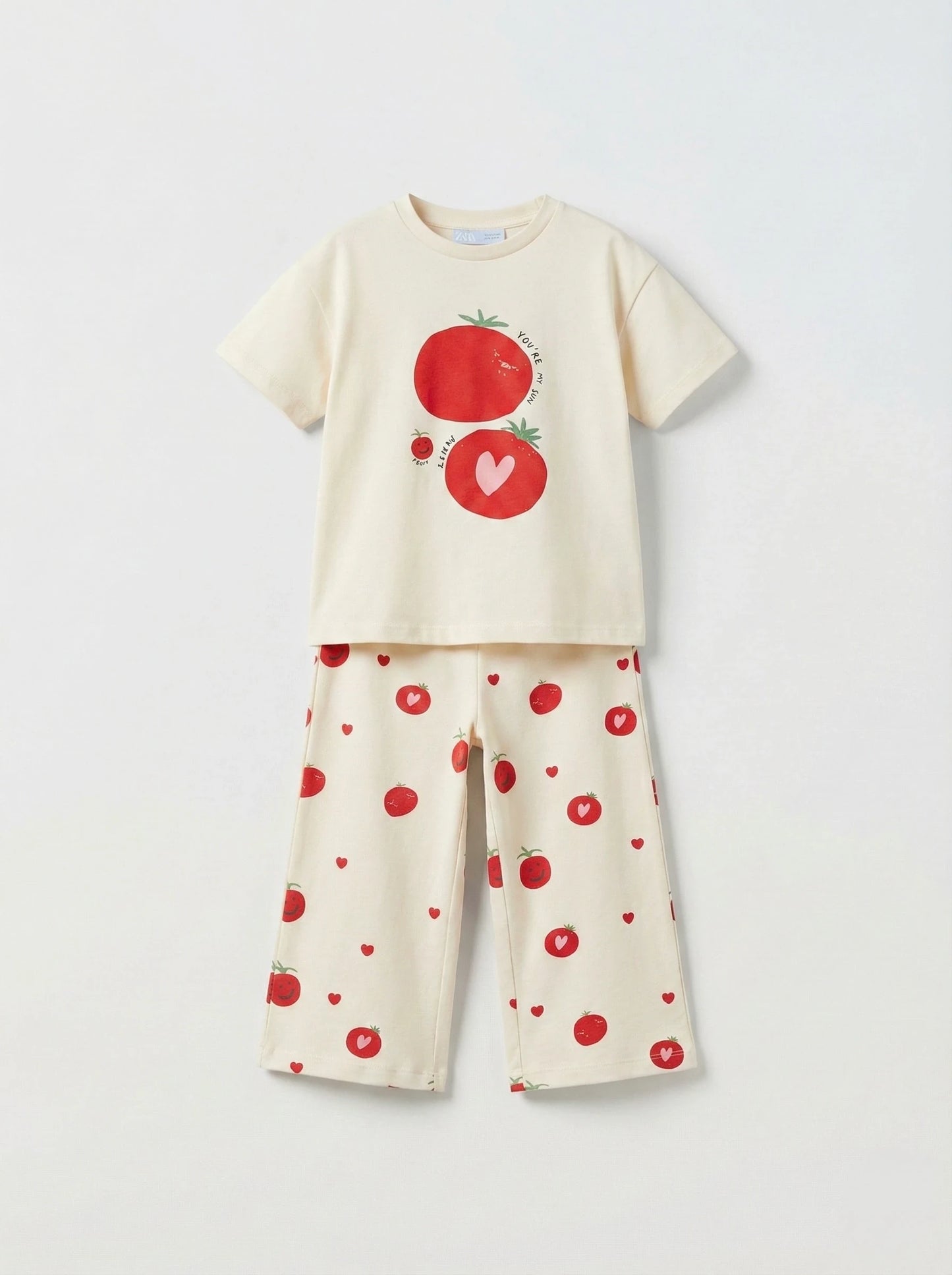 Completo t-shirt pomodoro e pantaloni leggeri