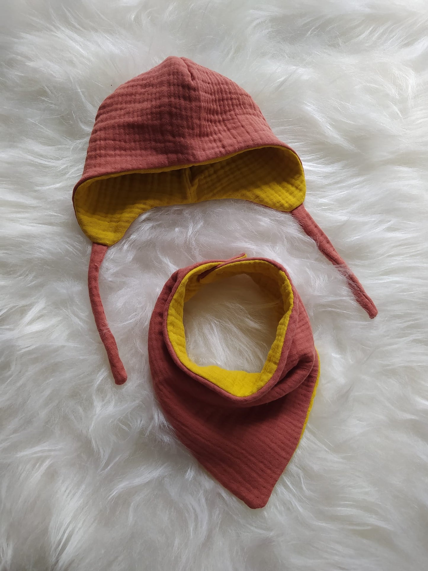 Cappellino Mussola Rosso-Giallo